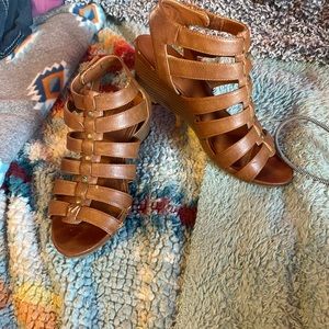 Cliff By White Mountain  brown sandal wedges. size 7.